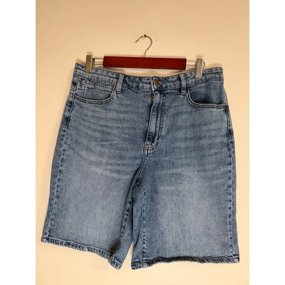 Wrangler Womens High Waisted Denim Bermuda Shorts Light Wash Blue Size 12/31